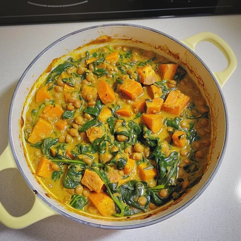 Patate douce, épinards et pois chiches cuisinés façon curry