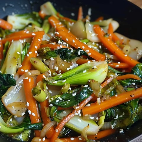 Délicieux wok de légumes pak choi et carottes au sésame